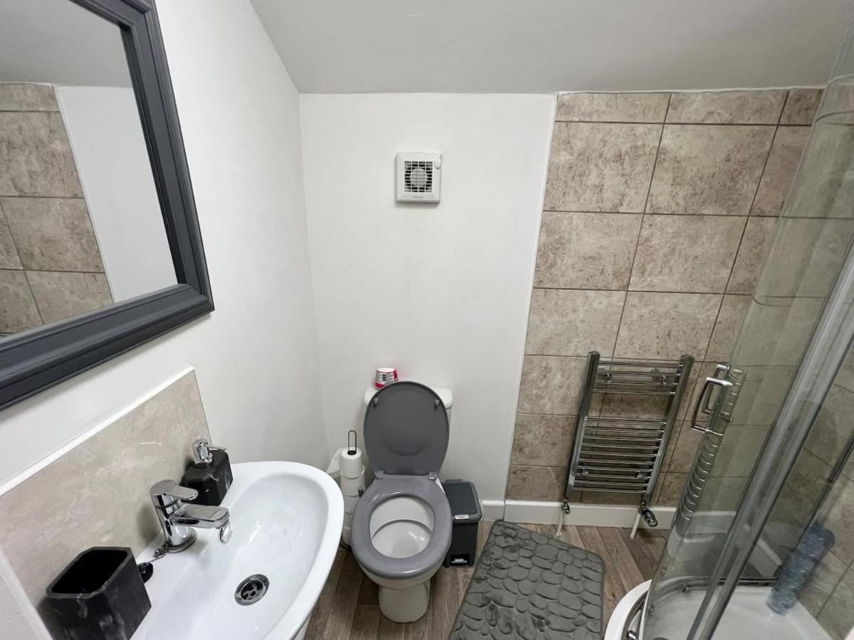 4 Bedroom Terrace House Wellingborough Exterior foto